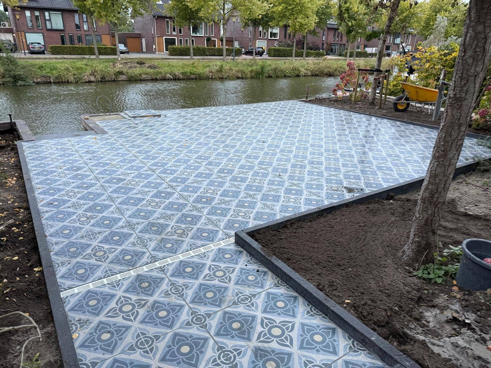 Aanleg Damwand met keramisch terras in Leeuwarden